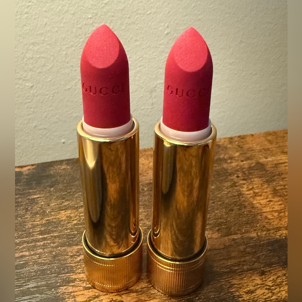 2 Gucci Long-Lasting Matte Lipstick - Cassie Magenta